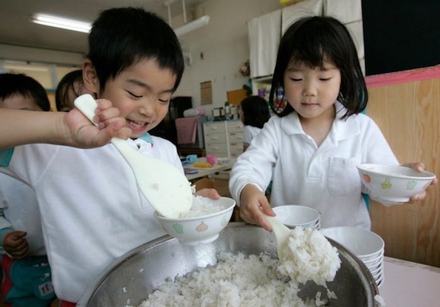 Từ 70 năm trước, Nhật Bản đã có Luật Dinh dưỡng học đường.