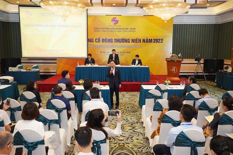 Từ nhiệm Chủ tịch HĐQT SHS, ông Đỗ Quang Hiển tham dự ĐHCĐ với tư cách cổ đông lớn.