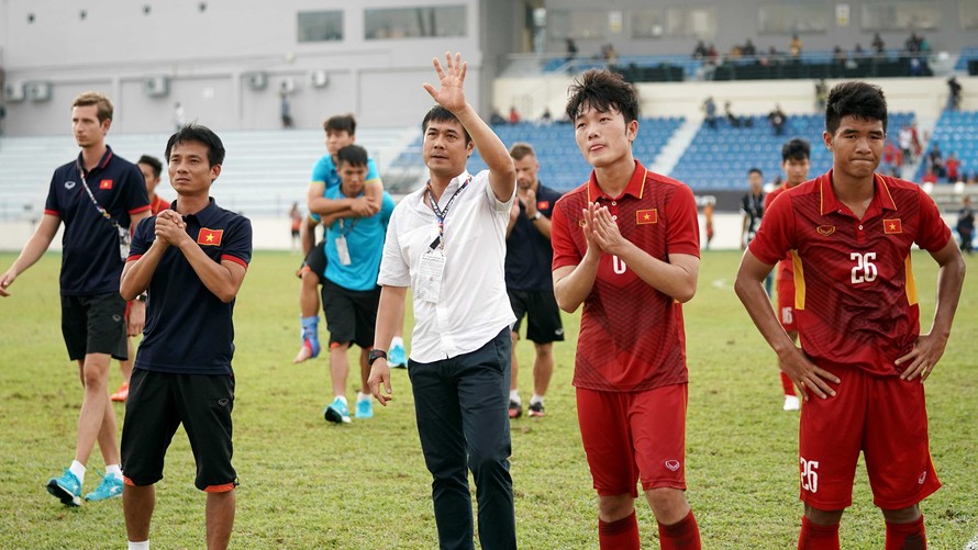 Sau thất bại của đội tuyển VN tại Seagames 29, HLV Nguyễn Hữu Thắng đã xin từ chức