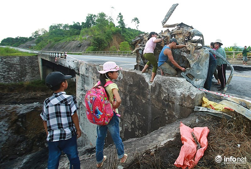 Cao tốc Hà Nội - Lào Cai bị ‘đứt’, dự kiến 2 tháng mới thông tuyến