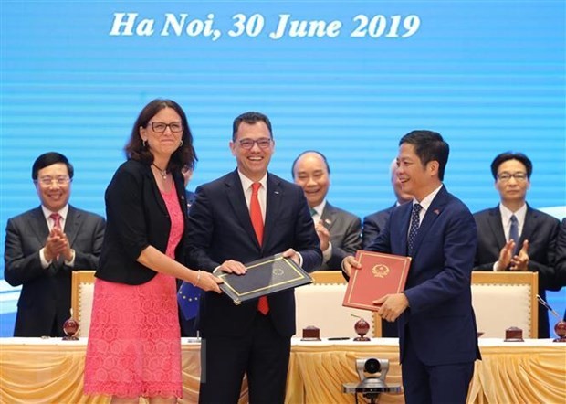 Thủ tướng Nguyễn Xuân Phúc chứng kiến Lễ ký Hiệp định Thương mại tự do giữa Việt Nam và Liên minh châu Âu (EVFTA). (Ảnh: Lâm Khánh/TTXVN)