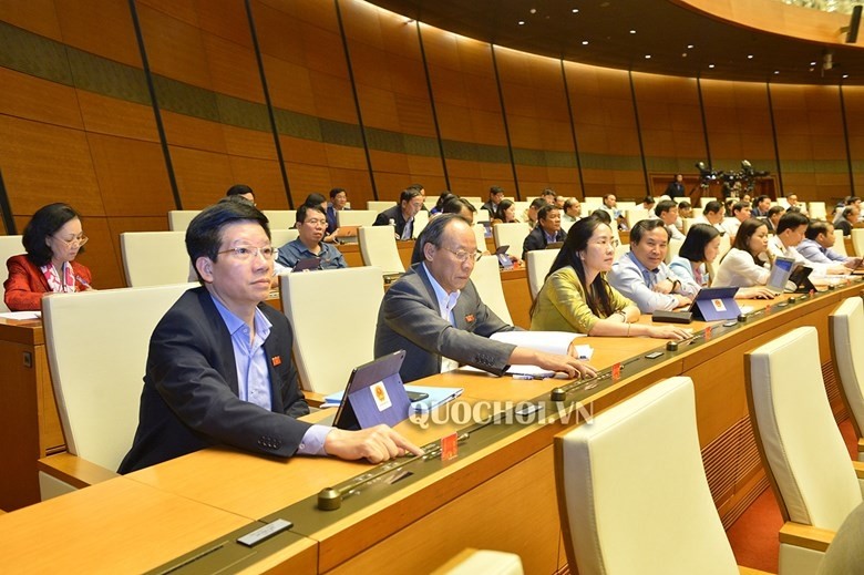 Quốc hội biểu quyết thông qua Nghị quyết kỳ họp thứ 8 (ảnh: QH)
