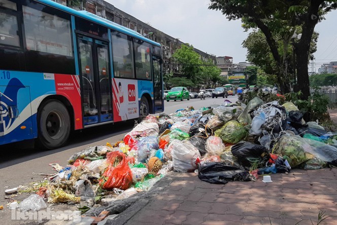 Gần 10.000 tấn rác nội thành Hà Nội đã được tập kết về Nam Sơn