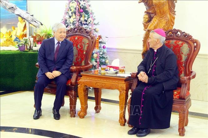 Chủ tịch UB MTTQ Việt Nam Đỗ Văn Chiến chúc mừng Giáng sinh tại Tòa Giám mục Giáo phận Bắc Ninh
