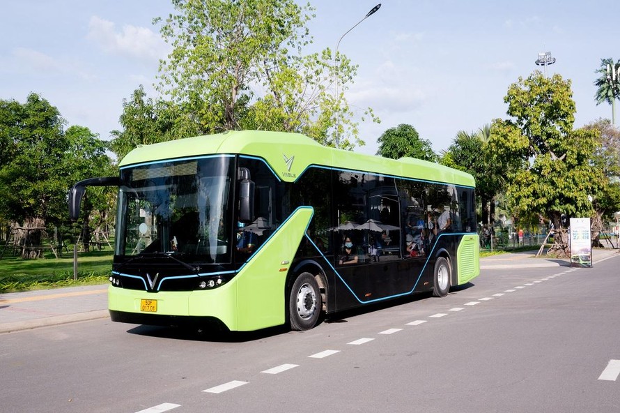 Xe buýt điện VinBus đi vào vận hành mang đến những trải nghiệm xanh cho thành phố