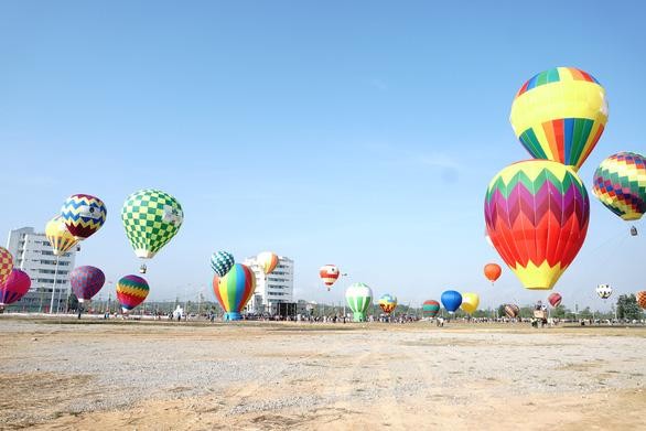 Chào mừng ngày lễ 30-4, Kon Tum tổ chức lễ hội khinh khí cầu