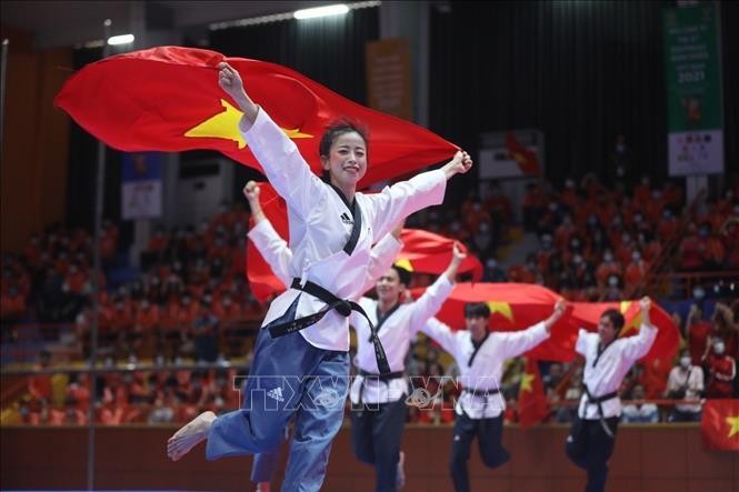 Đội tuyển Taekwondo Việt Nam giành HCV nội dung Quyền sáng tạo đồng đội trong ngày đầu ra quân tại SEA Games 31. Ảnh: TTXVN