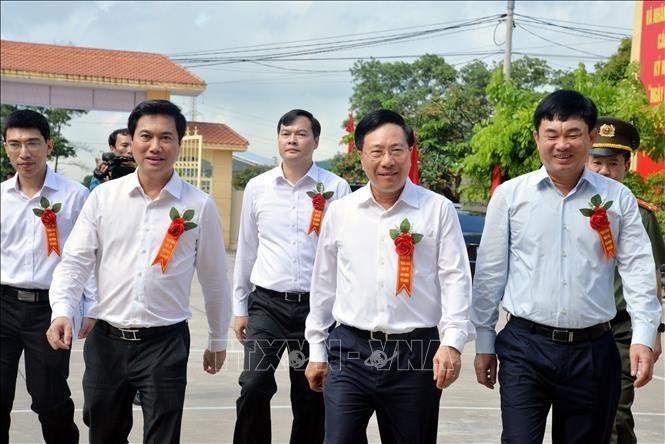 Phó Thủ tướng thường trực Chính phủ Phạm Bình Minh dự ngày hội Toàn dân bảo vệ ANTQ tại Quảng Ninh. Ảnh: Thanh Vân/TTXVN