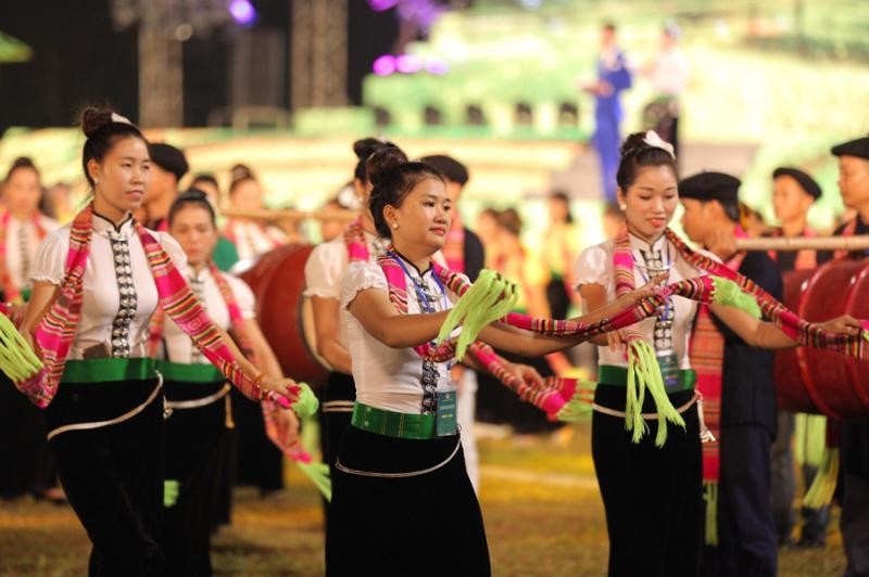 Tưng bừng các hoạt động tôn vinh xòe Thái trước ngày đón Bằng của UNESCO