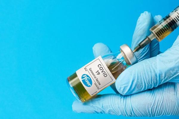 Pfizer nghiên cứu vaccine đối phó với biến thể Delta