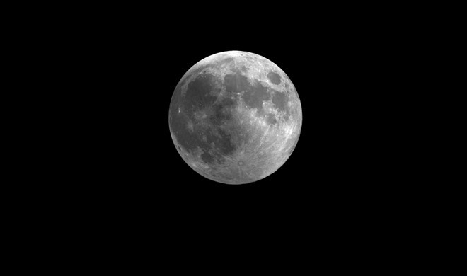 Nguyệt thực nửa tối xảy ra sẽ khiến một phần hoặc toàn bộ bề mặt Mặt Trăng mờ tối hơn so với thông thường. Ảnh: STScI.