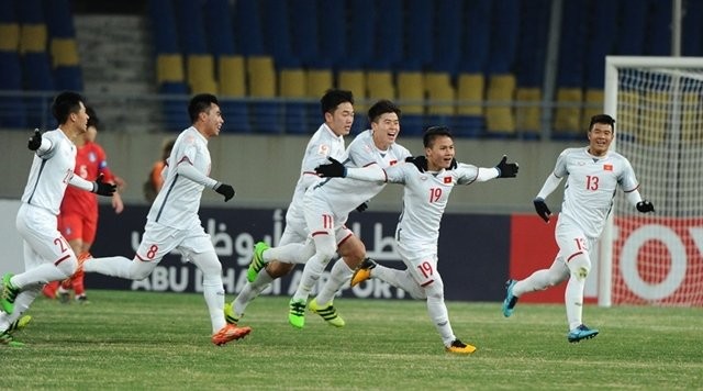 Quang Hải đã giúp U23 Việt Nam vươn lên dẫn trước từ đầu hiệp 1. Ảnh: Bóng Đá