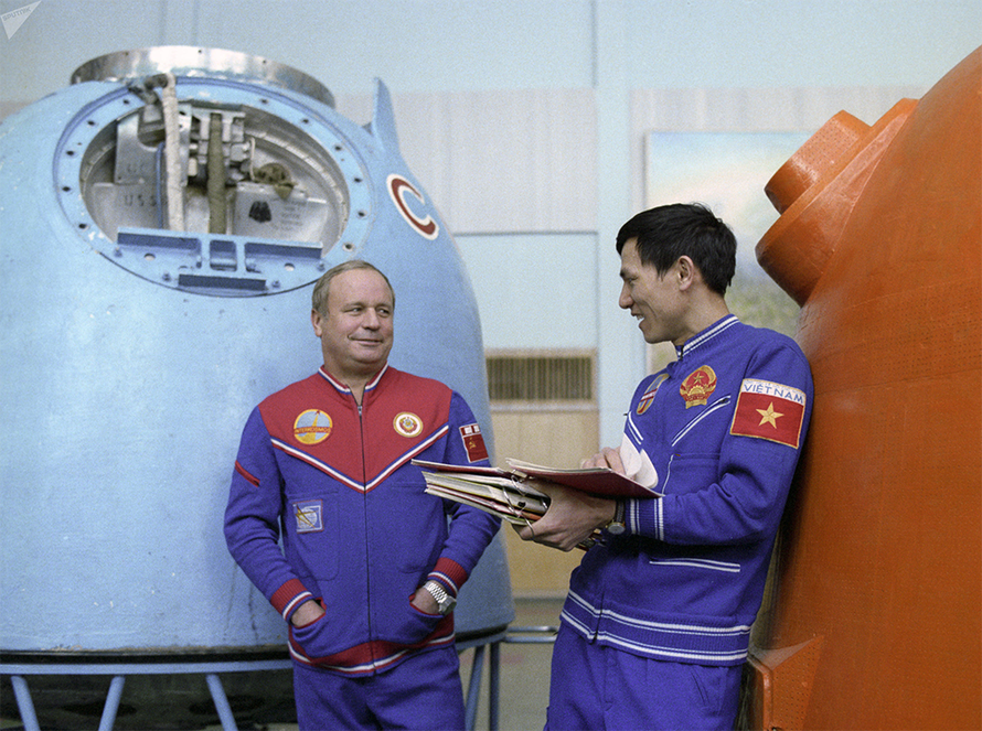 Viktor Gorbatko và Phạm Tuân trong thời gian huấn luyện tại Liên Xô trước khi thực hiện sứ mệnh Soyuz 37. Ảnh: Sputnik