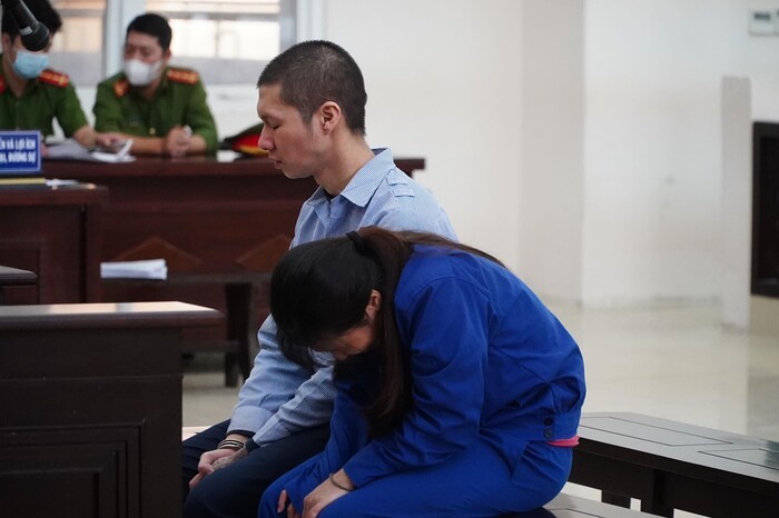Hai bị cáo Nguyễn Minh Tuấn và Nguyễn Thị Lan Anh tại tòa. Ảnh: Saostar 