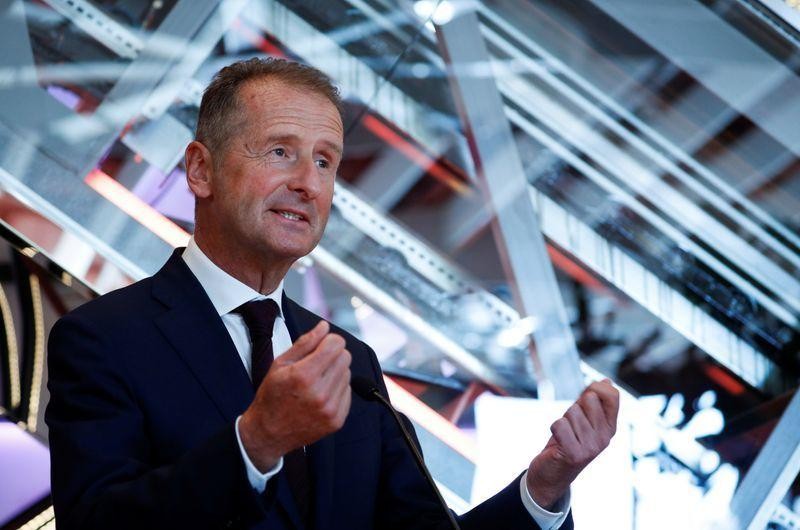 CEO Volkswagen 'không ngán' xe điện của Apple
