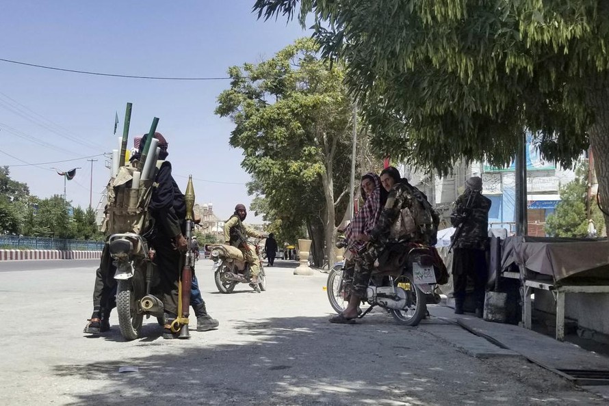 Các tay súng Taliban tại thành phố Ghazni, phía tây nam thủ đô Kabul của Afghanistan. Ảnh: AP