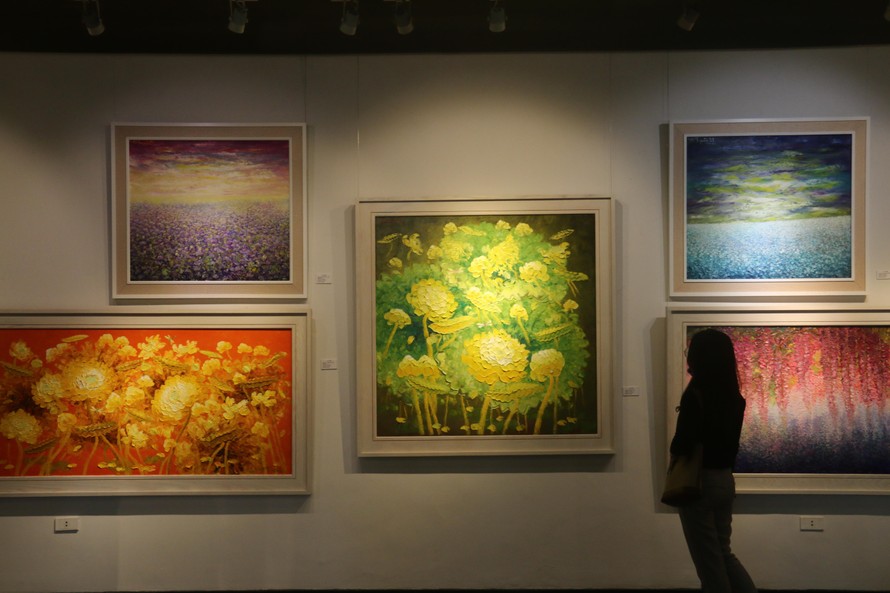 Triển lãm "Thiền - Hoa - O" của họa sĩ Vũ Tuyên hiện đang diễn ra từ ngày 22/11-1/12, tại nhà Triển lãm 16 Ngô Quyền, Hà Nội.