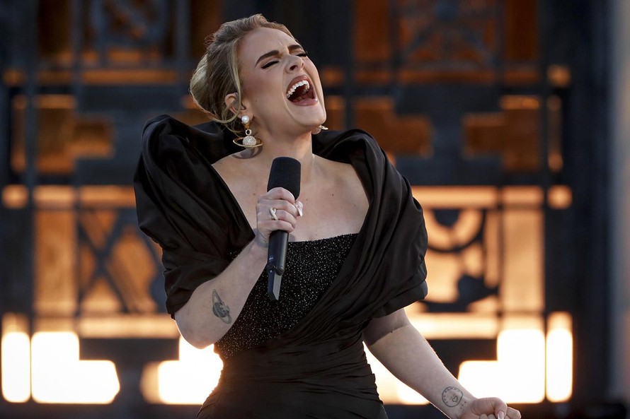 Adele lập 'cú đúp' ấn tượng 