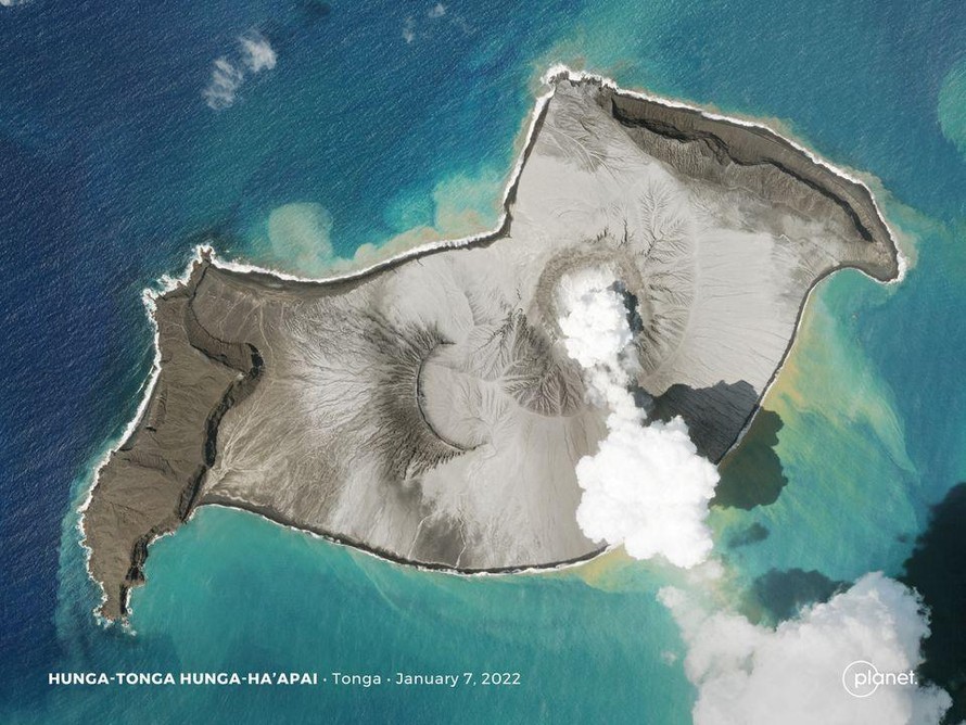 Núi lửa Tonga tiếp tục phun trào