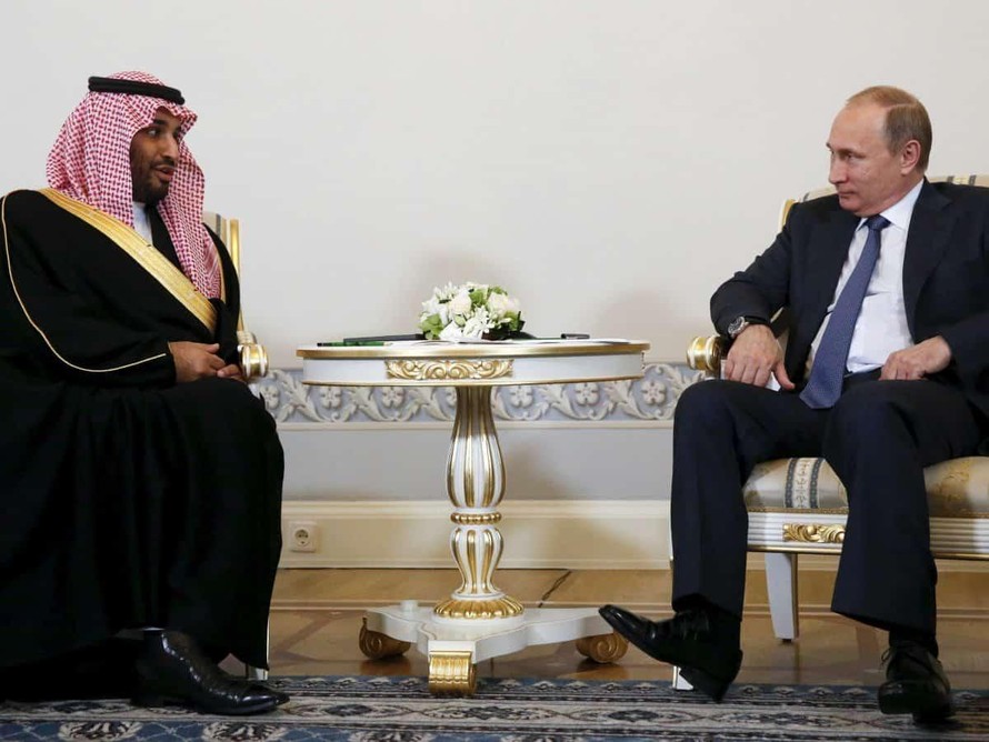 Thái tử Arab Saudi Mohammad Bin Salman hội đàm với Tổng thống Nga Vladimir Putin hồi tháng 6 năm 2015. Ảnh: Reuters