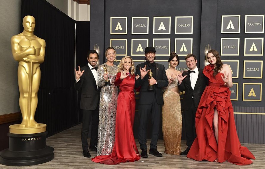 'CODA' đoạt Oscar: Nước mắt và niềm vui cho cộng đồng người Điếc