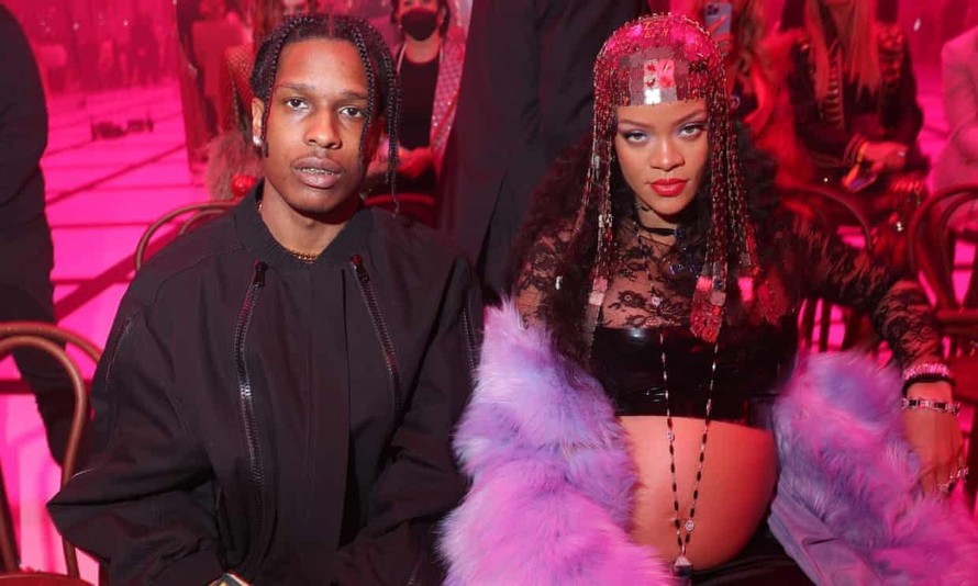Rihanna cùng bạn trai A$AP Rocky đón con trai đầu lòng vào ngày 13/5. 