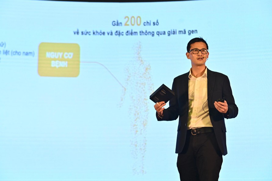Ông Nguyễn Đức Long - CEO kiêm đồng sáng lập GeneStory giới thiệu về khả năng đánh giá nguy cơ bệnh qua công nghệ giải mã gen. 