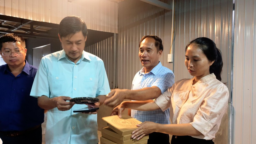  Bí thư Nguyễn Hữu Đông vui mừng khi công ty Tafood đã đưa chuỗi liên kết sản xuất của doanh nghiệp gắn với du lịch trải nghiệm, đem lại khám phá và trải nghiệm mới cho du khách đến thăm Tà Xùa.