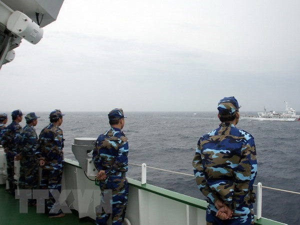 Các chiến sỹ cảnh sát biển Việt Nam trong chuyến tuần tra chung kiểm tra liên hợp nghề cá Vịnh Bắc Bộ Việt Nam-Trung Quốc. (Ảnh: Tuấn Anh/TTXVN)