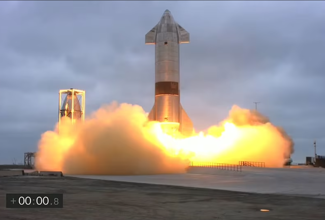 Tàu không gian của SpaceX hạ cánh thành công sau nhiều lần thất bại