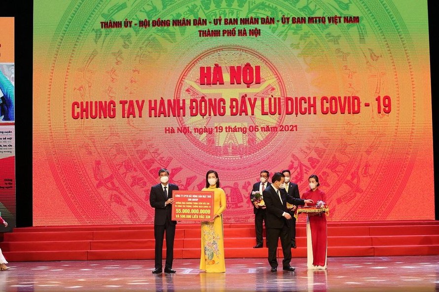 Tập đoàn Sun Group ủng hộ thành phố Hà Nội 55 tỷ đồng mua vaccine phòng chống COVID-19