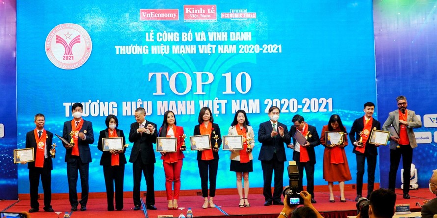 Techcombank được vinh danh Top 10 thương hiệu mạnh Việt Nam 2021