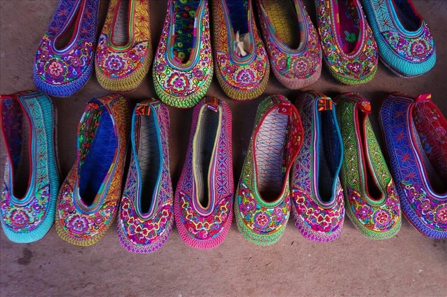 Công bố di sản văn hóa phi vật thể quốc gia 'Nghề làm giày thêu của người Xạ Phang'