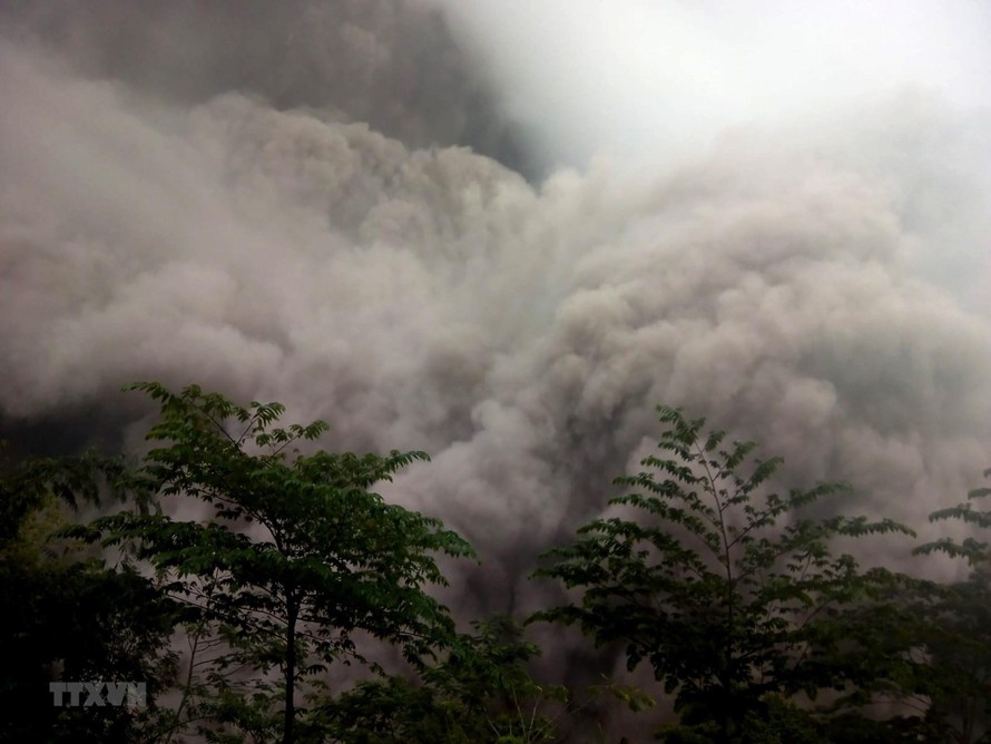 Ít nhất 13 người thiệt mạng do núi lửa phun trào tại Indonesia