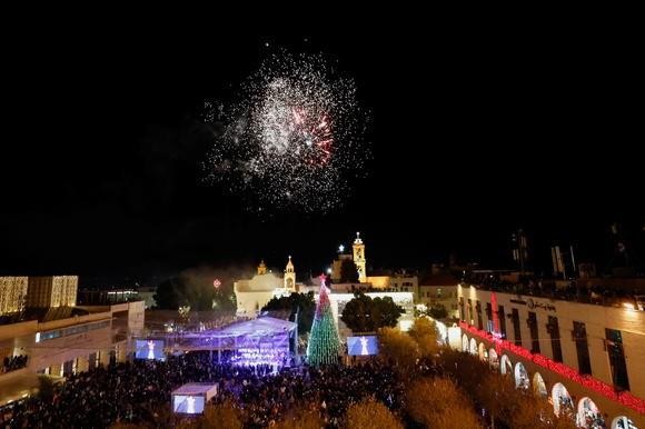 Người dân Bethlehem thắp sáng cây thông Noel khổng lồ