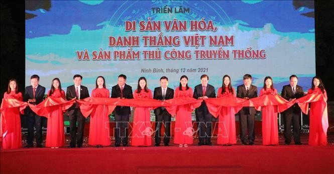 Khai mạc triển lãm 'Di sản văn hóa, danh thắng Việt Nam và sản phẩm thủ công truyền thống' năm 2021