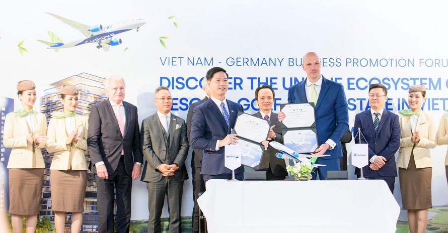 Đại diện Bamboo Airways và Tập đoàn AVIAREPS tiến hành kí kết MOU về mở rộng thị trường Trung và Đông Âu