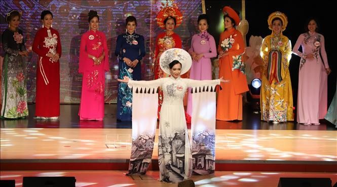 Ấn tượng tà áo dài tại đêm chung kết Hoa hậu Áo dài phu nhân toàn châu Âu năm 2022
