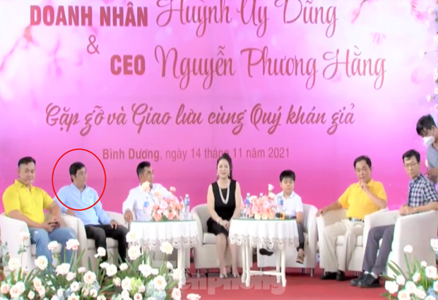 Các khách mời trong buổi livestream của bà Phương Hằng ngày 14/11. - Ảnh: Tiền Phong