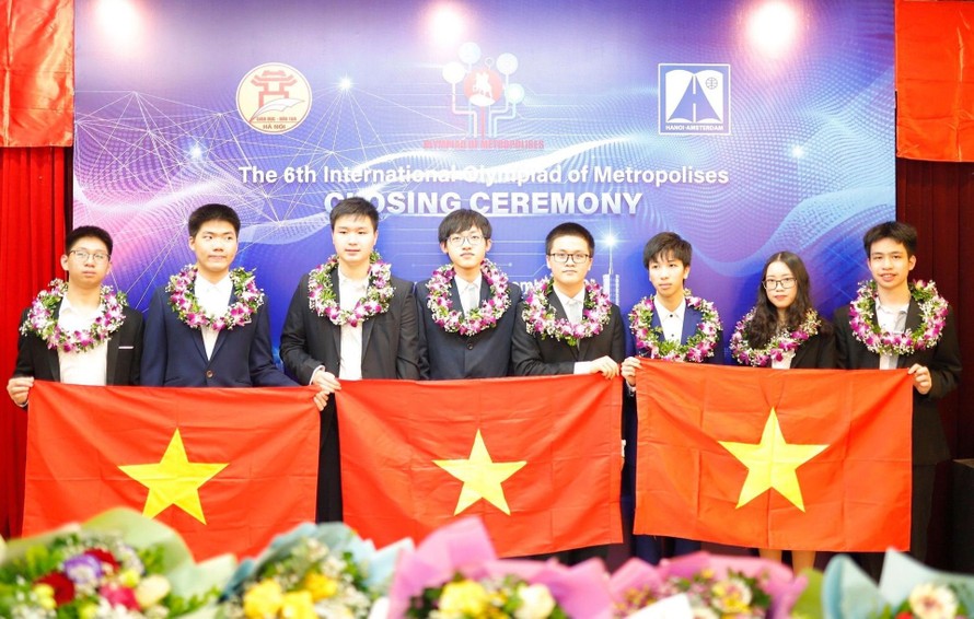 Cuộc thi Olympic Quốc tế Mát-xcơ-va lần thứ VI - năm 2021 Việt nam có 8 học sinh. 