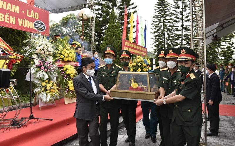 Truy điệu và an táng hài cốt liệt sỹ quân tình nguyện, chuyên gia Việt Nam hy sinh tại Lào ​