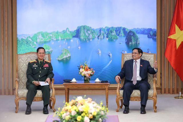 Thủ tướng Phạm Minh Chính tiếp Trung tướng Khamlieng Outhakaysone, Thứ trưởng Bộ Quốc phòng, Tổng Tham mưu trưởng QĐND Lào - Ảnh: VGP
