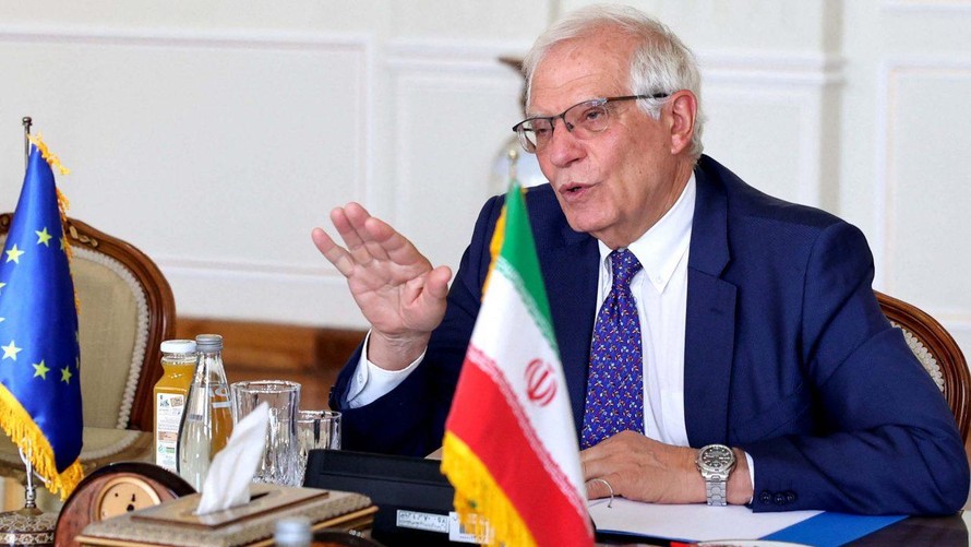 Đại diện cấp cao phụ trách chính sách an ninh và đối ngoại của Liên minh châu Âu (EU) Josep Borrell thăm Iran. (Ảnh: The Guardian)