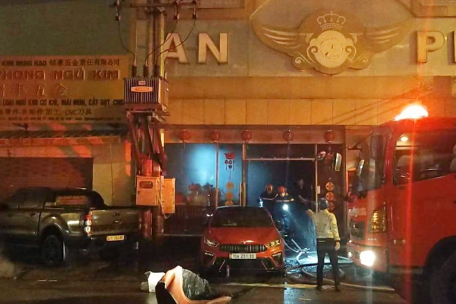 Tìm thấy 12 thi thể trong vụ cháy quán Karaoke ở Bình Dương