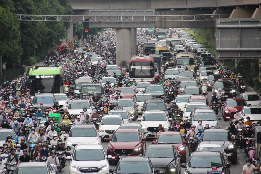 Ùn tắc giao thông Hà Nội: Khi hạ tầng tỷ lệ nghịch gia tăng xe cá nhân