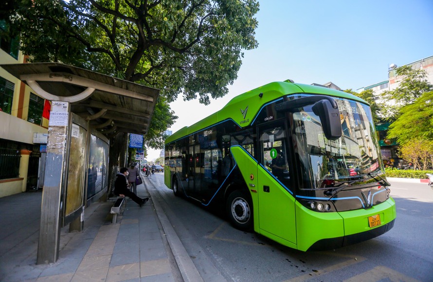 Lộ trình chuyển đổi xe buýt chạy xăng sang xe buýt điện tại Hà Nội