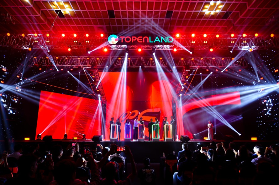 Ban lãnh đạo TopenLand ấn nút ra mắt nền tảng TopenLand.
