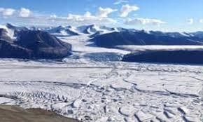 Đảo Ellesmere ở Canada, nơi các nhà nghiên cứu đã thu thập các mẫu nước do băng tan - Ảnh: Luke Copland