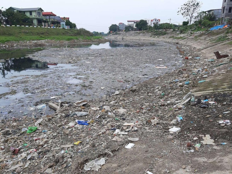 Sông Nhuệ-Đáy ô nhiễm: Đến bao giờ mới tiếp được nước để ‘rửa bẩn’?
