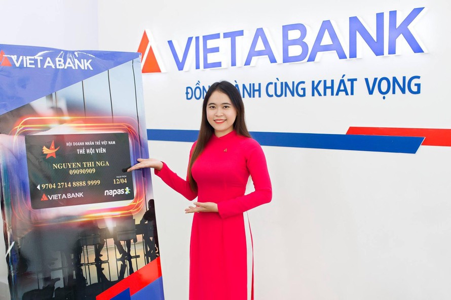 Việt Á Bank: Cổ phiếu giá rẻ, nợ xấu tăng mạnh